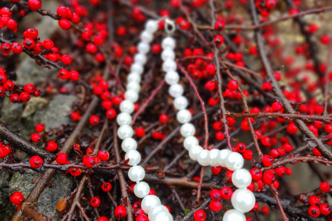 Perličkový náhrdelník biely.